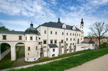 Historické zámek v Pardubickém kraji vhodné pro výlet s dětmi.